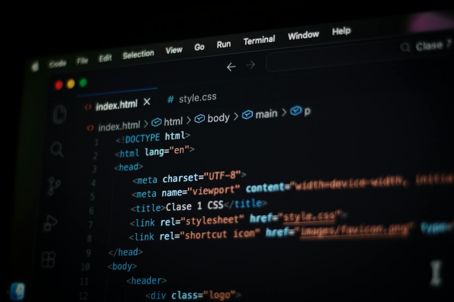 Vim Editor Guide: How to Use vim for Beginners